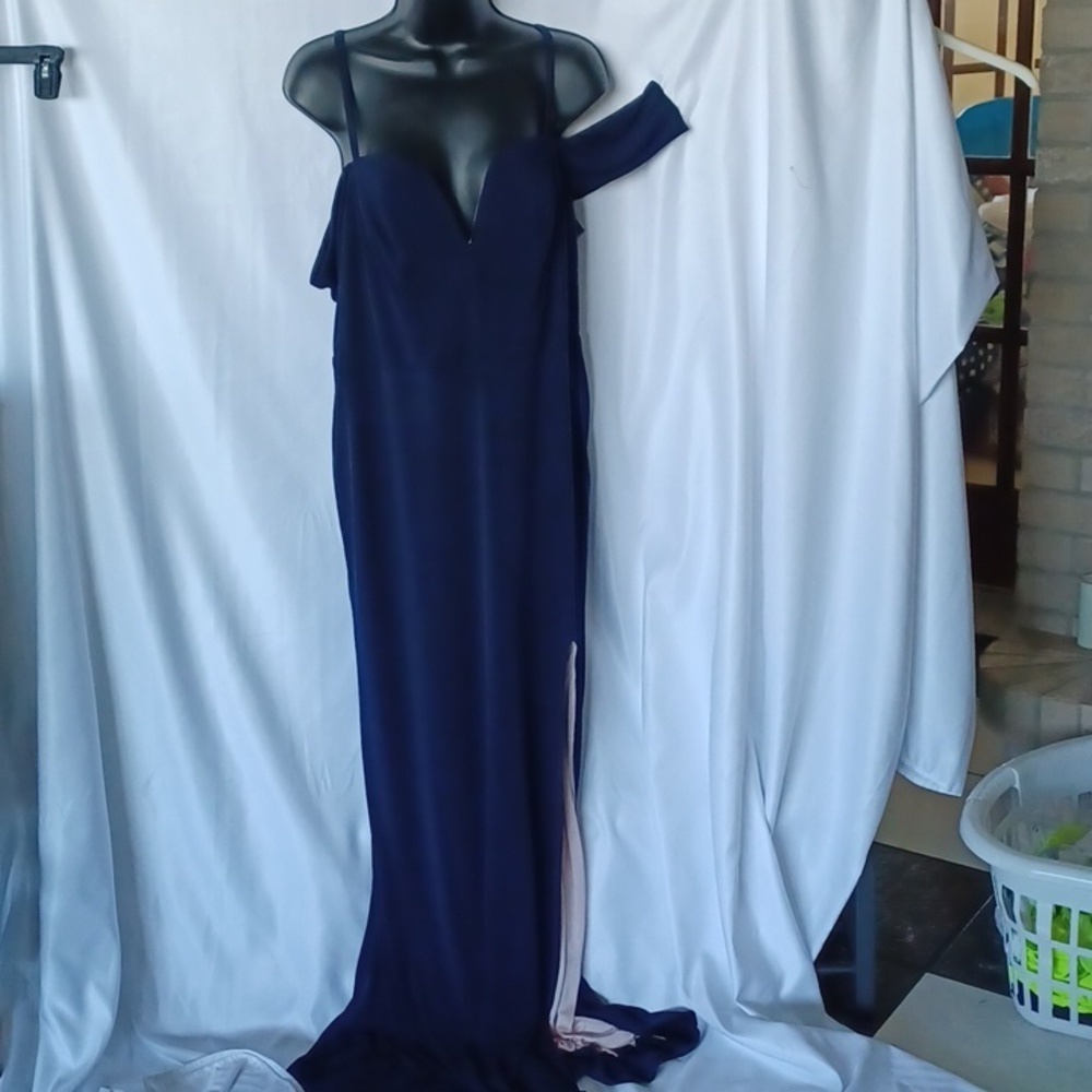 City Studio Gorgeous off the shoulder gown Size 16W Dark blue, front slit, lined